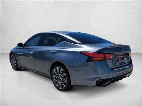 Used 2023 Nissan Altima 2.5 SL FWD image 8