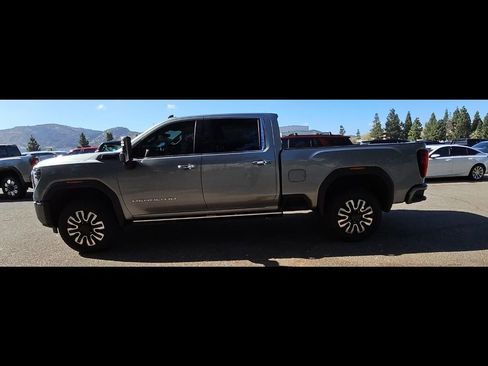 Used 2024 GMC Sierra 3500 Denali Ultimate AWD/4WD image 7