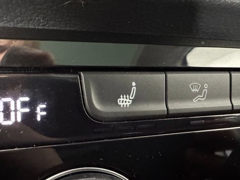 Used 2024 Volkswagen Taos SE w/ Panoramic Sunroof Package FWD image 23