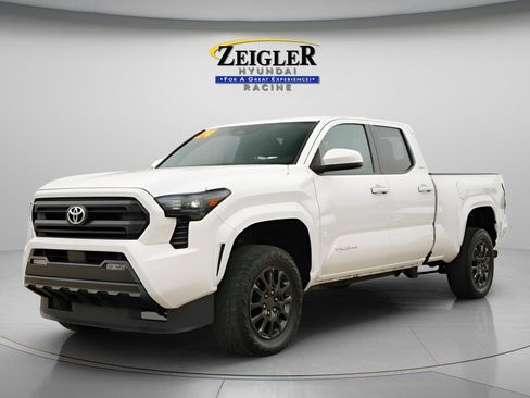 Used 2024 Toyota Tacoma SR5 AWD/4WD image 3