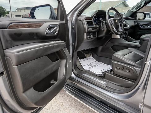 Used 2022 Chevrolet Tahoe LT w/ Luxury Package RWD image 30