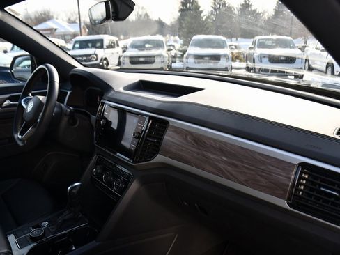 Used 2022 Volkswagen Atlas Cross Sport SE image 15