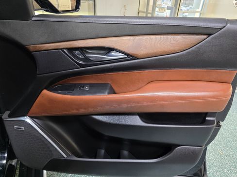 Used 2019 Cadillac Escalade Premium Luxury image 34