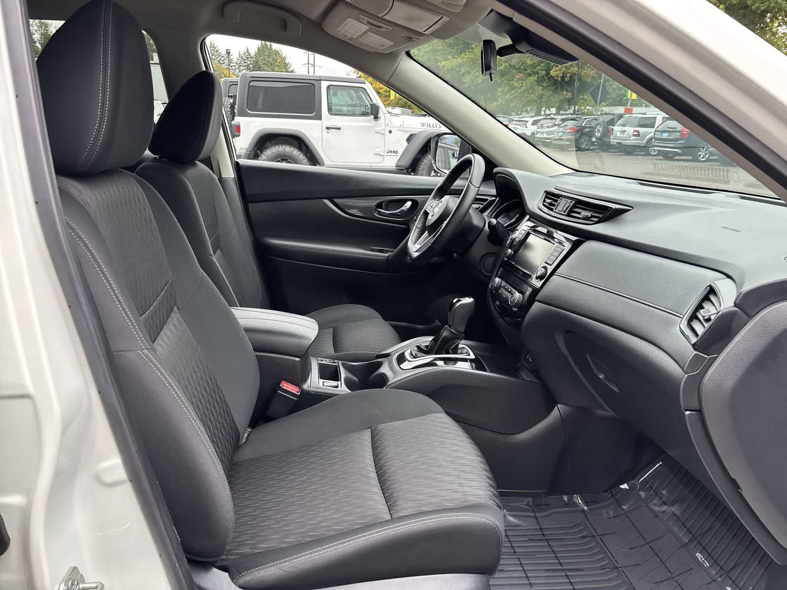Used 2019 Nissan Rogue SV FWD image 8