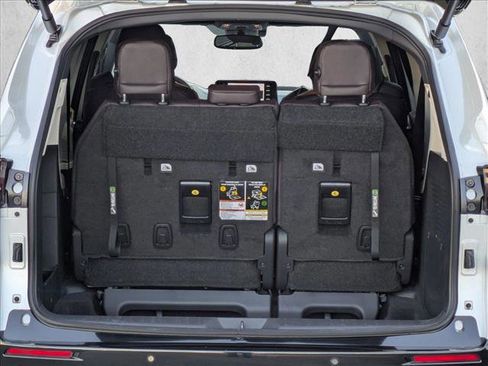 Used 2023 Toyota Sienna Platinum image 6