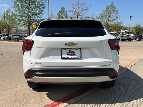 Used 2025 Chevrolet Trax LT image 7