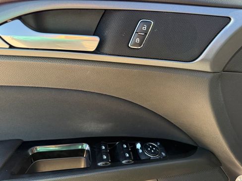 Used 2014 Ford Fusion SE FWD image 14