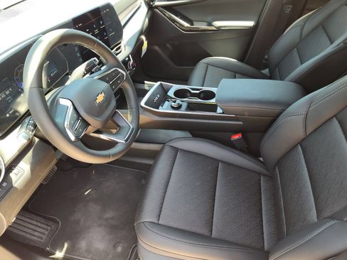New 2027 Chevrolet Equinox LT w/ Convenience Package II FWD image 13