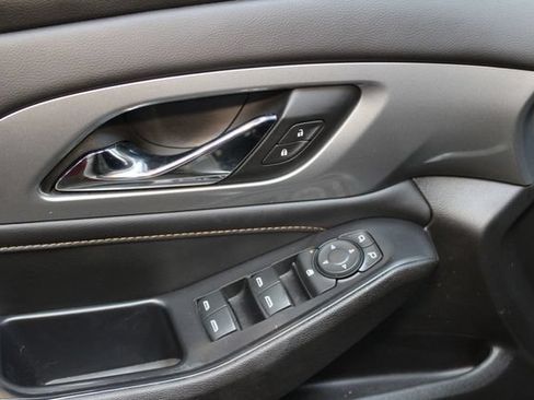 Used 2021 Chevrolet Traverse LS FWD image 17