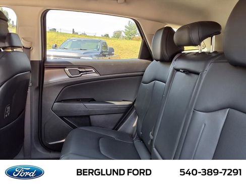 Used 2023 Kia Sportage EX image 35