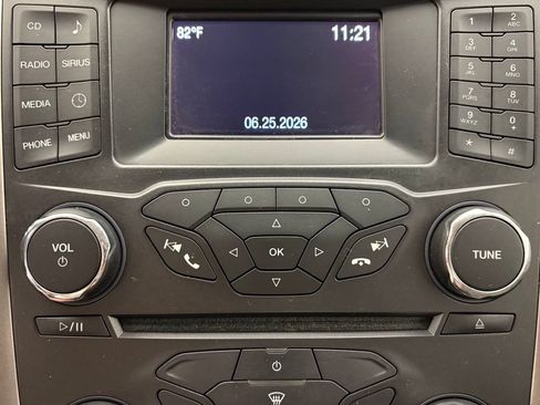 Used 2018 Ford Fusion SE FWD image 8