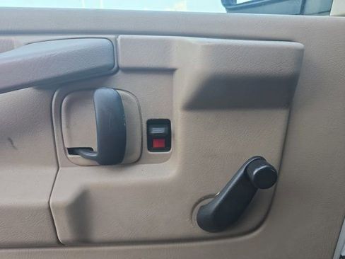 Used 2011 Chevrolet Express 2500 image 15