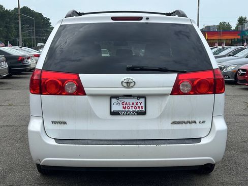 Used 2009 Toyota Sienna LE FWD image 2