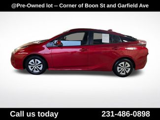 Used 2016 Toyota Prius Four FWD video 2