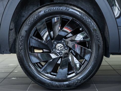 Used 2024 Volkswagen Atlas SE w/ Black Wheel Package AWD/4WD image 18