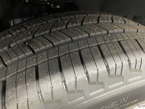 New 2026 Ford Explorer Active AWD/4WD image 8