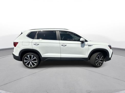 Used 2022 Volkswagen Taos SE FWD image 5