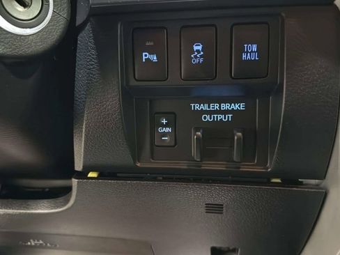 Used 2018 Toyota Tundra Platinum AWD/4WD image 38