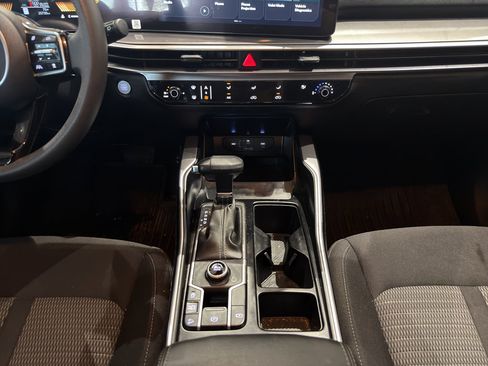 Certified 2024 Kia Sorento LX image 17