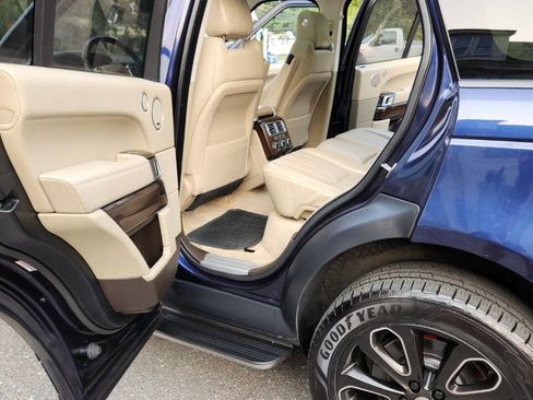 Used 2017 Land Rover Range Rover HSE image 31