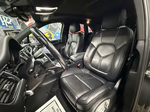 Used 2018 Porsche Macan Sport Edition image 11