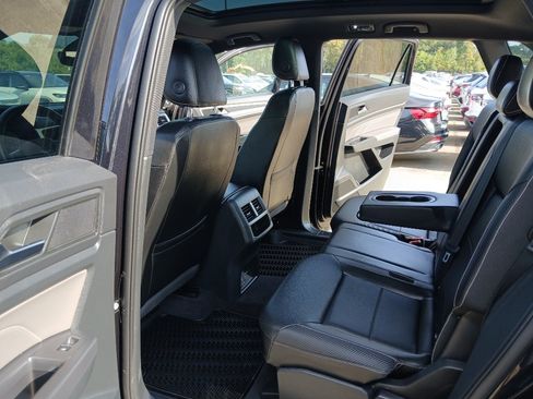Used 2021 Volkswagen Atlas Cross Sport SE w/ Panoramic Sunroof Package FWD image 20