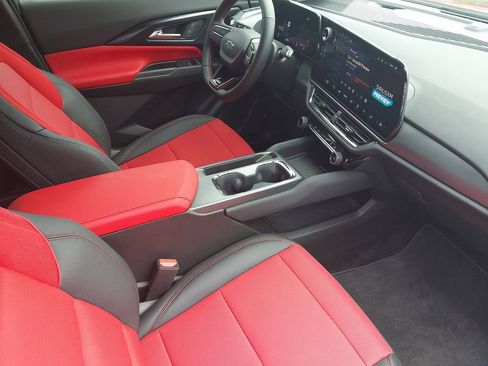 Used 2025 Chevrolet Equinox EV RS image 35