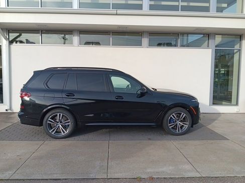 Certified 2025 BMW X7 M60i image 5