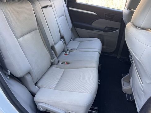 Used 2016 Toyota Highlander LE AWD/4WD image 25