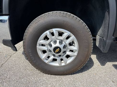 Used 2025 Chevrolet Silverado 2500 LT w/ Convenience Package AWD/4WD image 10