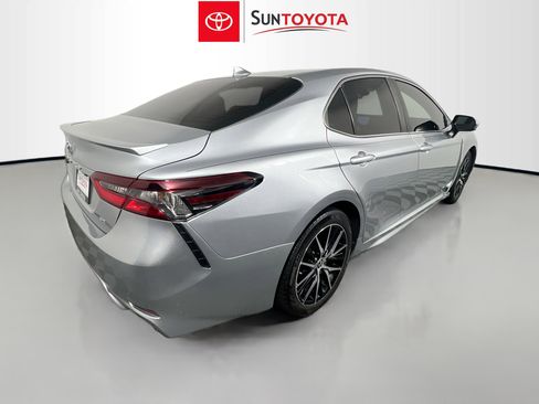 Used 2021 Toyota Camry SE FWD image 4