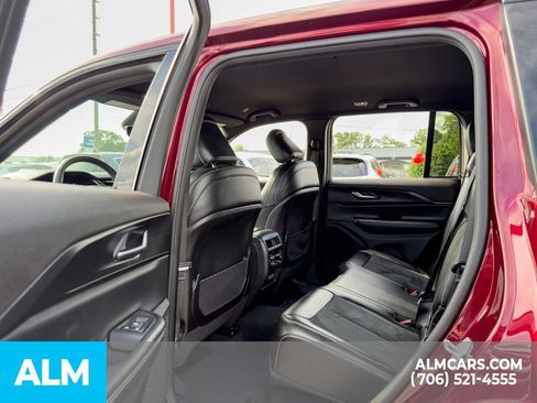Used 2025 Jeep Grand Cherokee Altitude AWD/4WD image 17