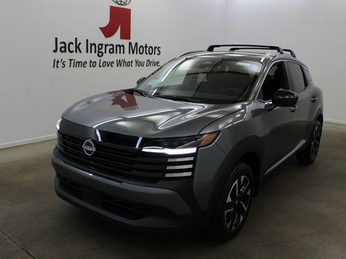 New 2026 Nissan Kicks SV AWD/4WD image 2