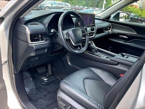 Used 2024 Toyota Grand Highlander AWD image 13