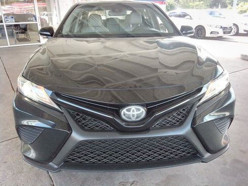 Used 2018 Toyota Camry SE w/ Convenience Package FWD image 3