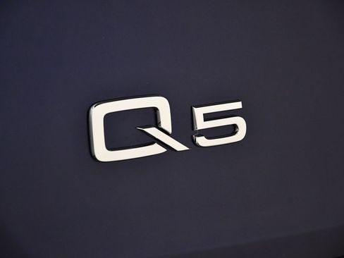 Certified 2025 Audi Q5 2.0T Premium Plus w/ Premium Plus Package image 9