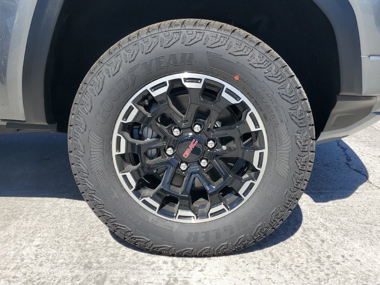 New 2026 GMC Canyon AT4 AWD/4WD image 6