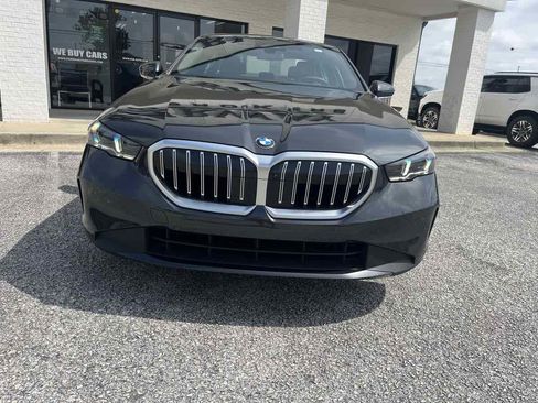 Used 2024 BMW 530i 530i w/ Premium Package image 3