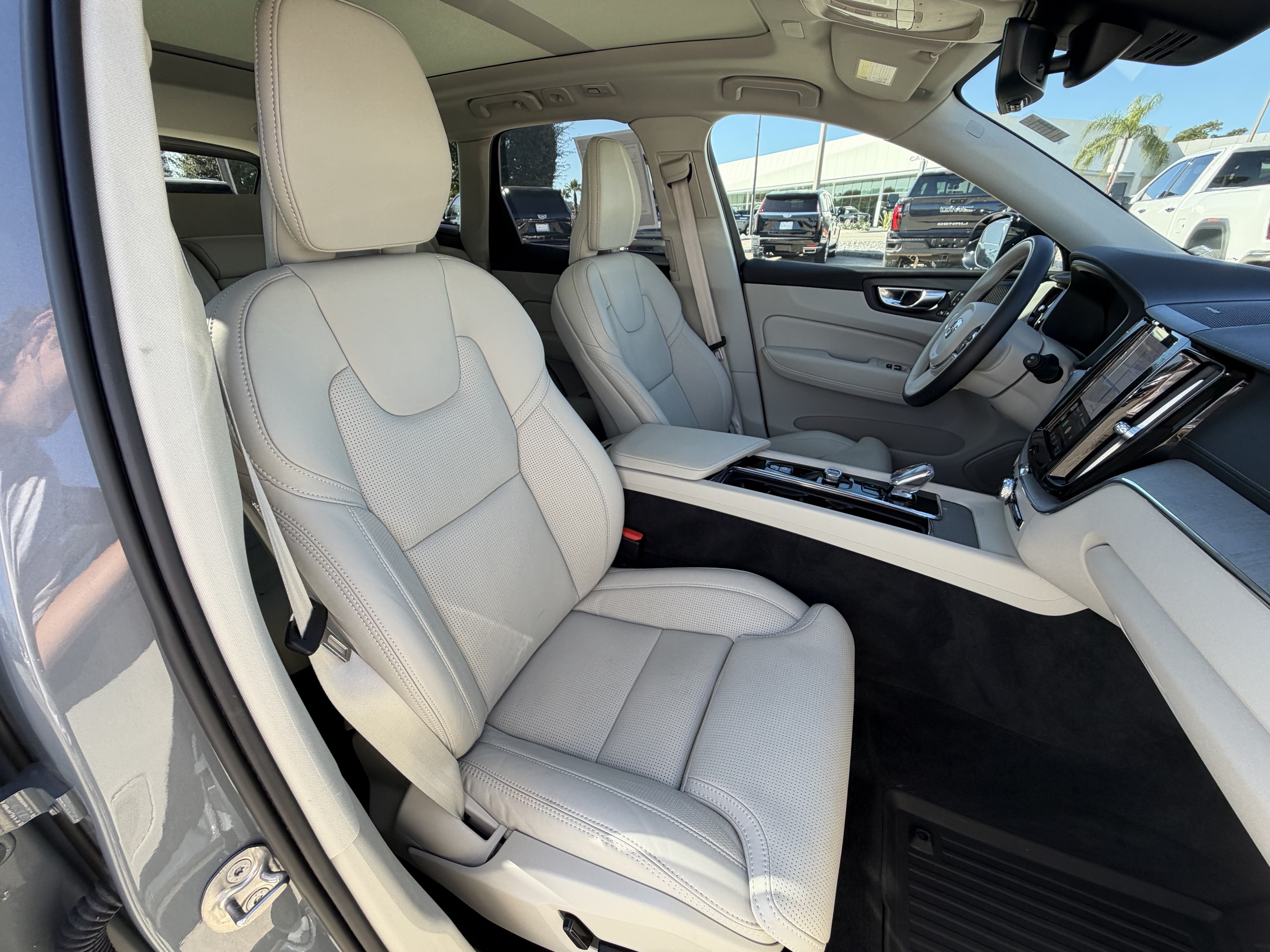 Used 2024 Volvo XC60 T8 Ultimate w/ Protection Package Premier AWD/4WD image 19