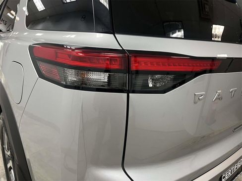 Certified 2025 Nissan Pathfinder SL image 12