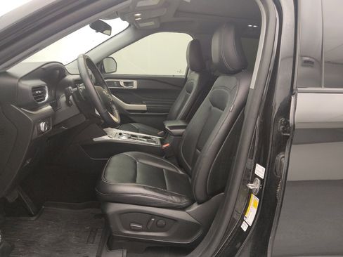 Used 2020 Ford Explorer XLT w/ Equipment Group 202A image 17