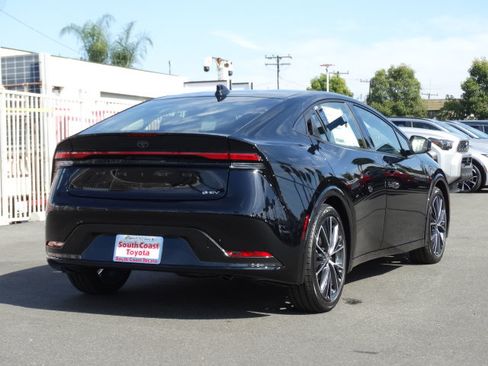 New 2026 Toyota Prius XLE FWD image 5