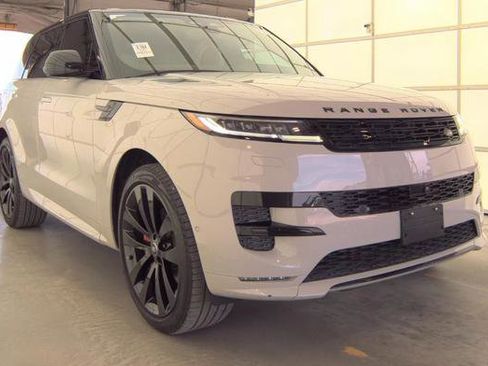 Used 2024 Land Rover Range Rover Sport Dynamic SE image 2