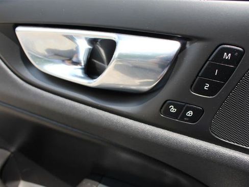 Used 2021 Volvo S60 T5 Momentum image 16