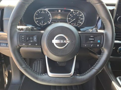 Used 2025 Nissan Pathfinder SL AWD/4WD image 25