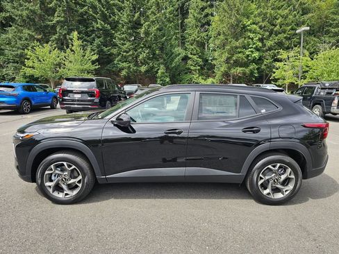 New 2026 Chevrolet Trax LT w/ Driver Confidence Package FWD image 2