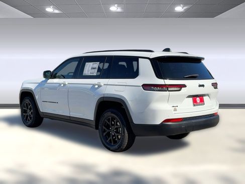 New 2025 Jeep Grand Cherokee L Altitude image 2
