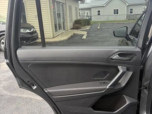 Used 2018 Volkswagen Tiguan SEL w/ 3rd Row Seat Package image 28