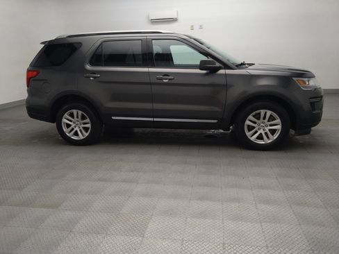 Used 2018 Ford Explorer XLT AWD/4WD image 11