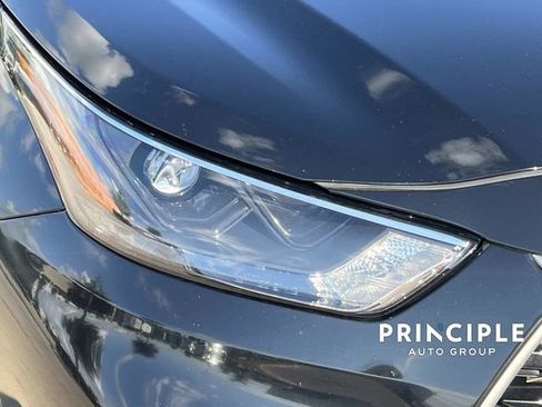 Used 2023 Toyota Highlander LE FWD image 9